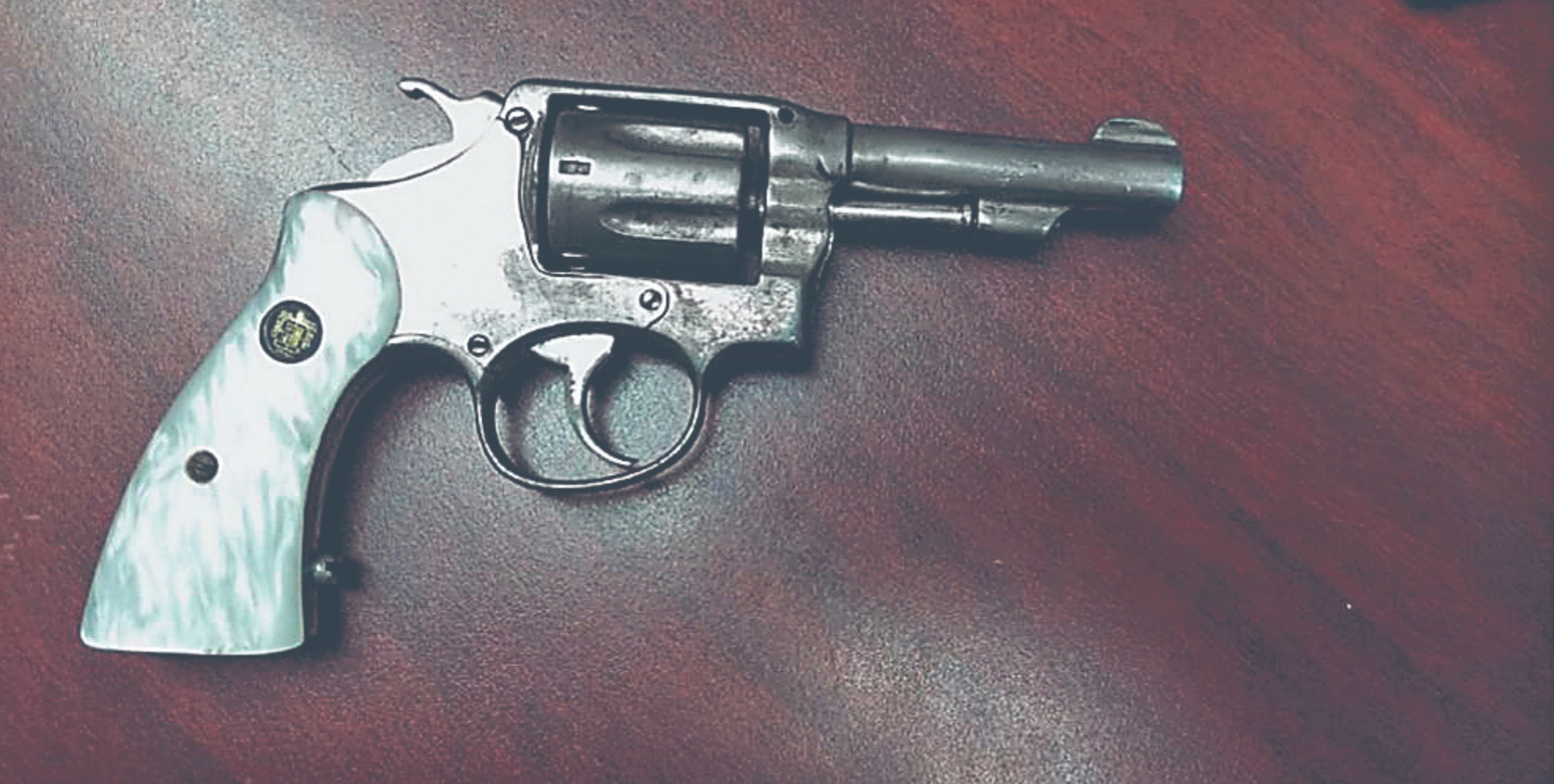 Detienen a banda de menores cuando saqueaba una casa en Iztacalco - arma