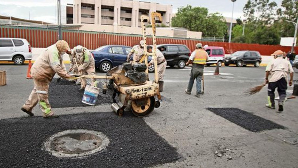 Arreglan calles aledañas a San Lázaro por toma de protesta de AMLO Arreglan calles aledañas a San Lázaro por toma de protesta de AMLO