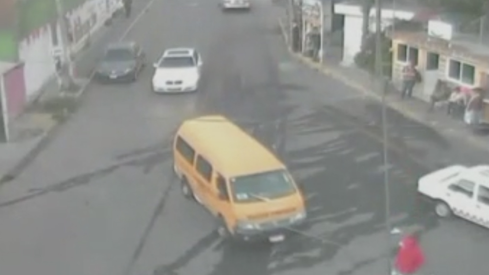 #Video Atropellan a hombre en el Estado de México
