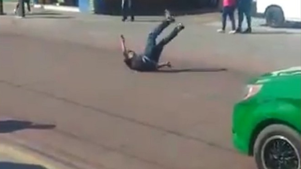 #Video Atropellan a hombre tras intentar asaltar camión