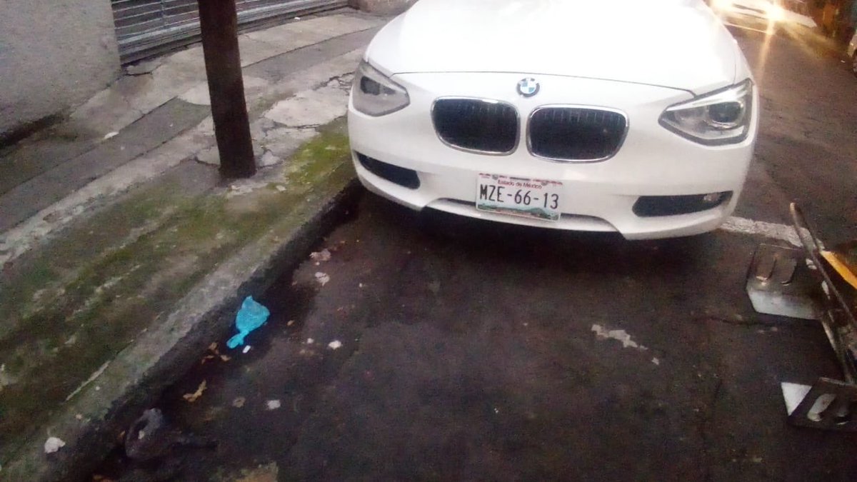 Conductor de BMW azota a policía para evitar infracción - automovil-bmw-lesion-policia