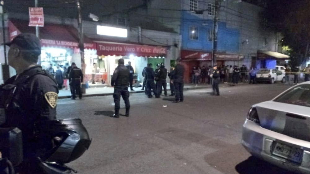 Un muerto y cinco heridos tras balacera en taquería de la Ciudad de México