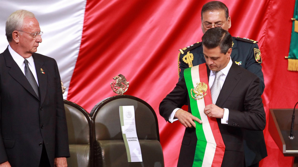 Alistan cambio en orden de colores de banda presidencial