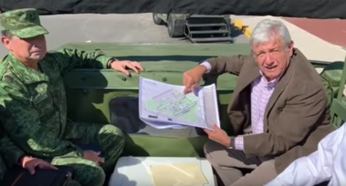 López Obrador visita base militar de Santa Lucía