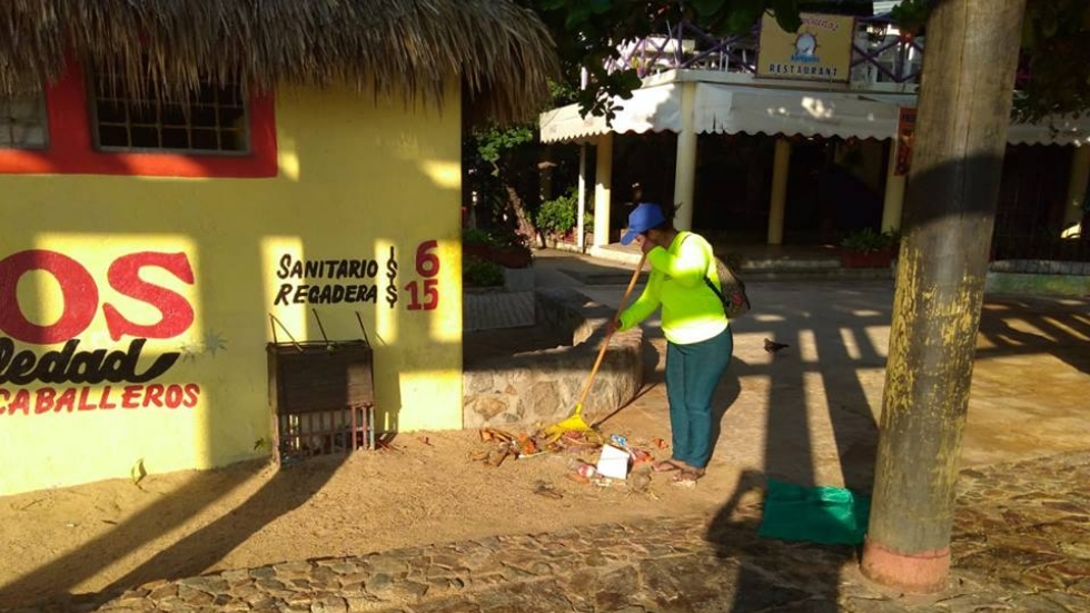Tras puente recolectan más de 110 toneladas de basura en playas de Acapulco