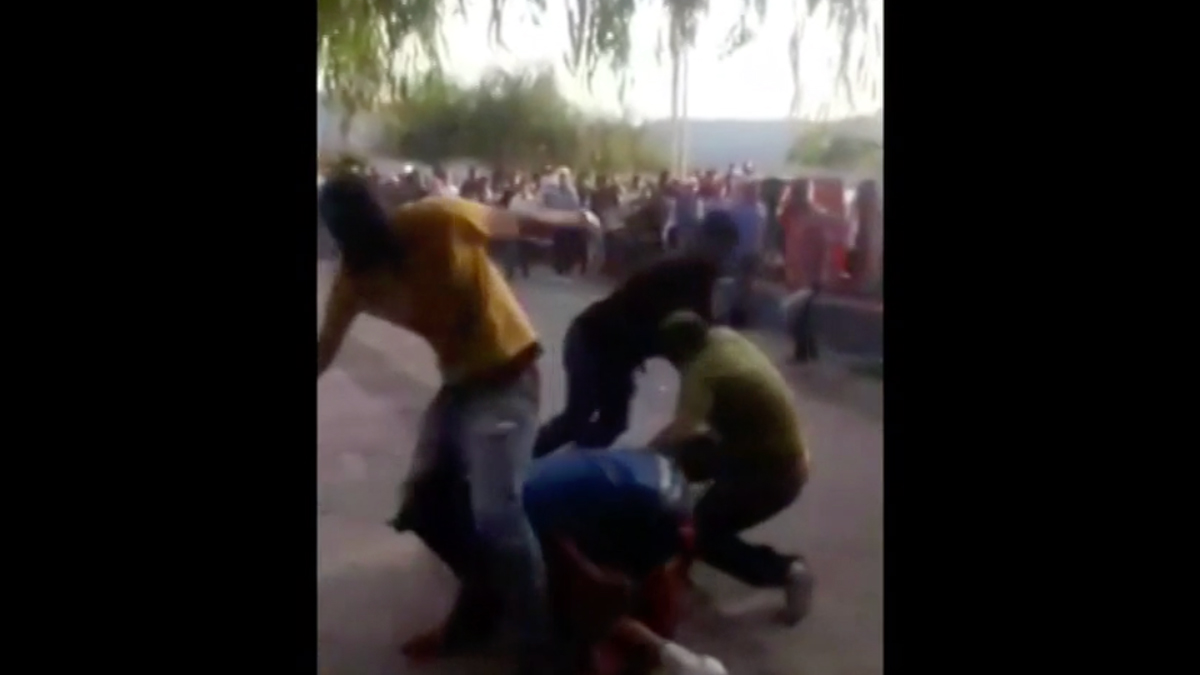 #Video Detienen a dos tras batalla campal en Jalisco
