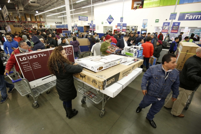 Consumidores buscan pantallas y computadoras en el Buen Fin - buen-fin-sams2