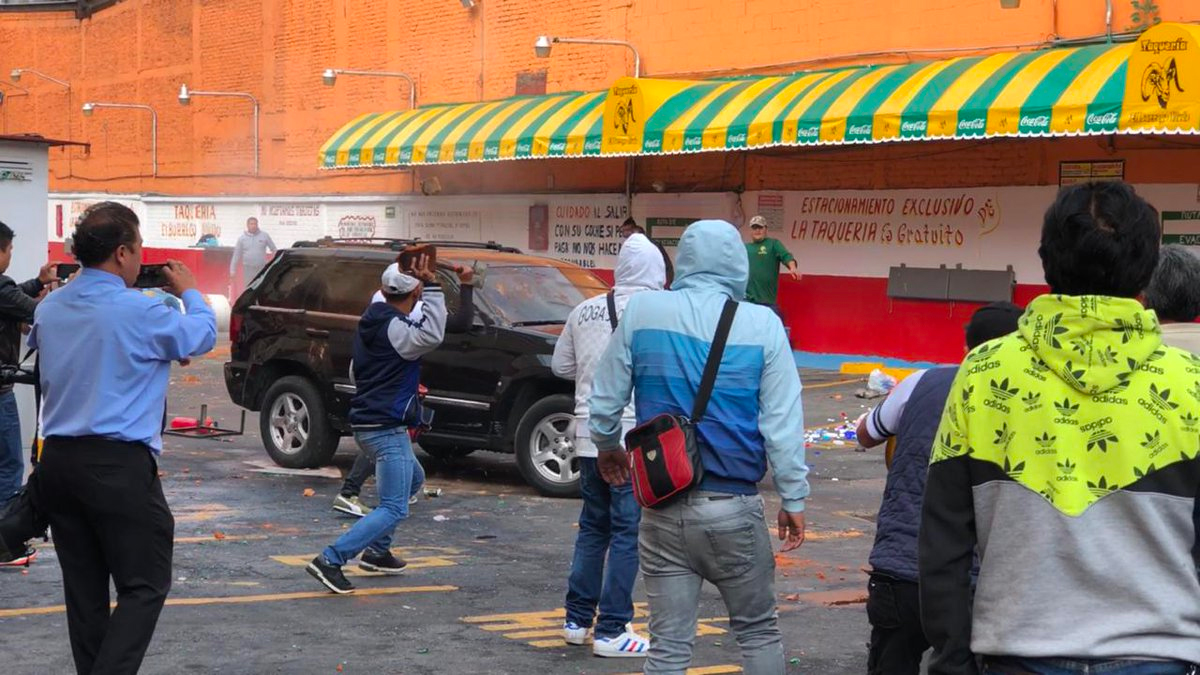 #Video Enfrentamiento durante desalojo de taquería El Borrego Viudo