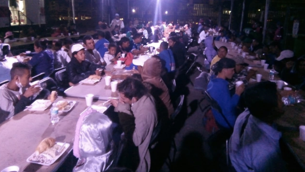 Ciudad Deportiva alberga a cuatro mil 500 migrantes; se esperan mil más - caravana-migrante-cdmx-1