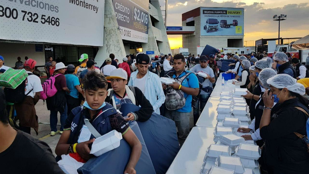 Reciben a 3 mil 500 migrantes en Estadio Corregidora de Querétaro