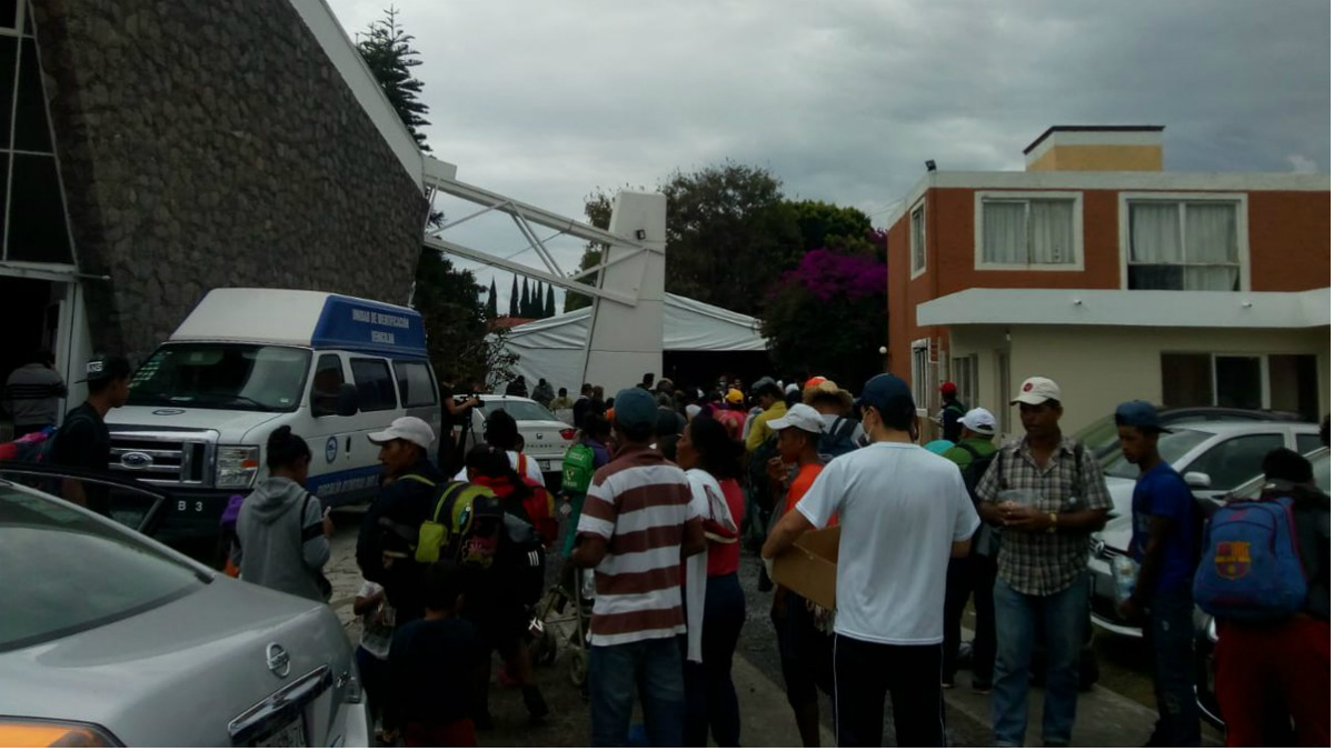 Migrantes se reagrupan en Puebla con rumbo a la Ciudad de México