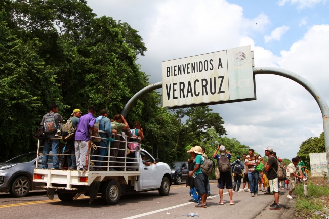Caravana migrante avanza de Veracruz hacia la Ciudad de México - caravana-migrante-sayula1