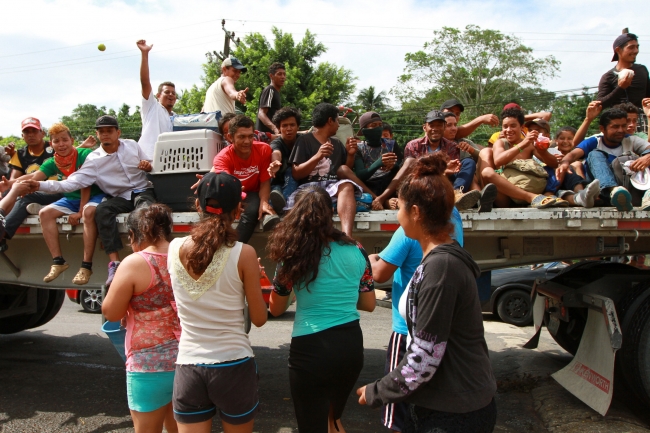 Caravana migrante avanza de Veracruz hacia la Ciudad de México - caravana-migrante-sayula2