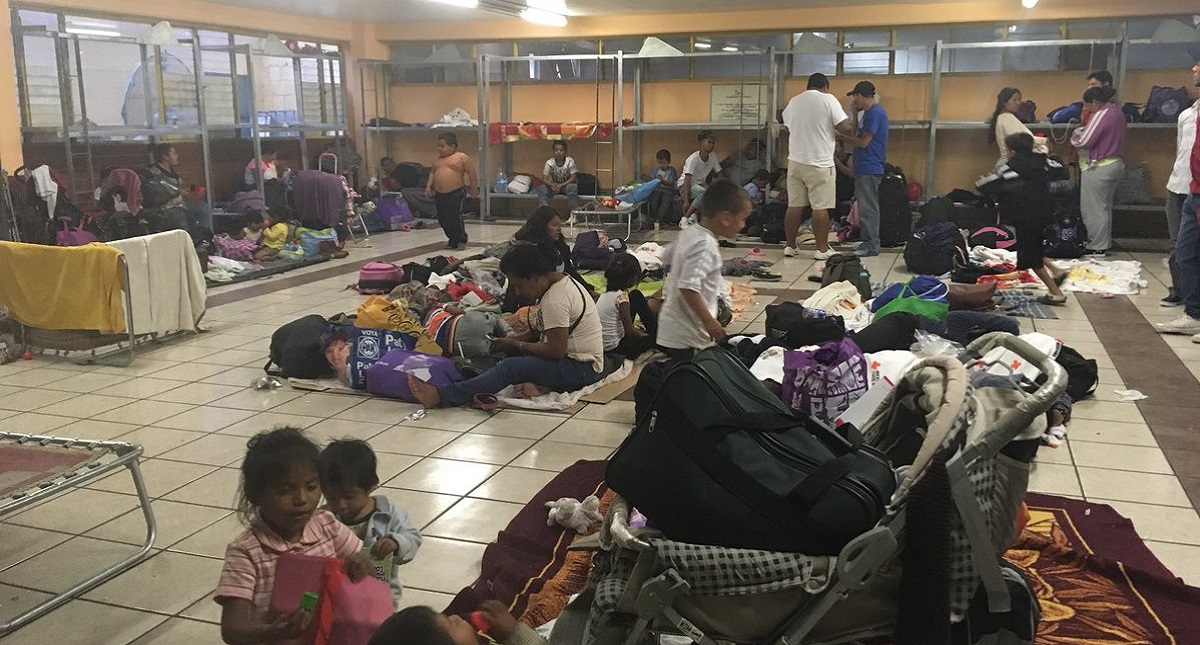 Migrantes que dejaron Casa del Peregrino avanzan sobre Periférico Norte - casa-del-migrante-en-la-gam