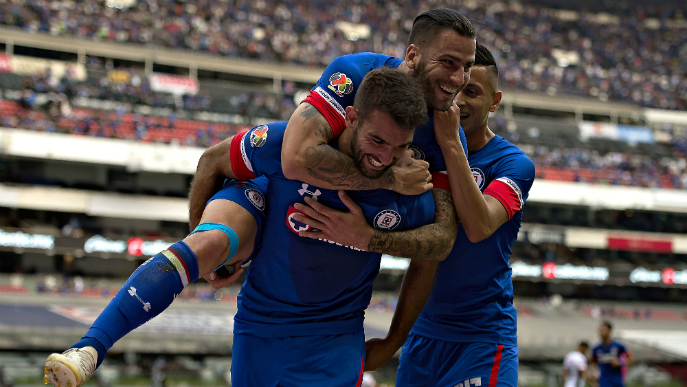 Cruz Azul vence a Lobos BUAP y sigue invicto en el Azteca