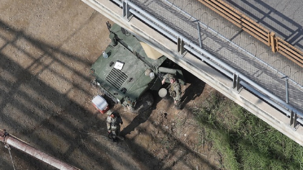 EE.UU. hace simulacro en frontera ante llegada de caravana migrante