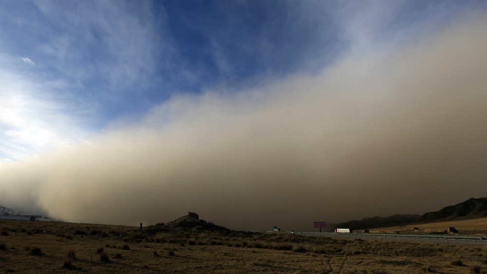 #Video Enorme tormenta de arena envuelve a una ciudad en china