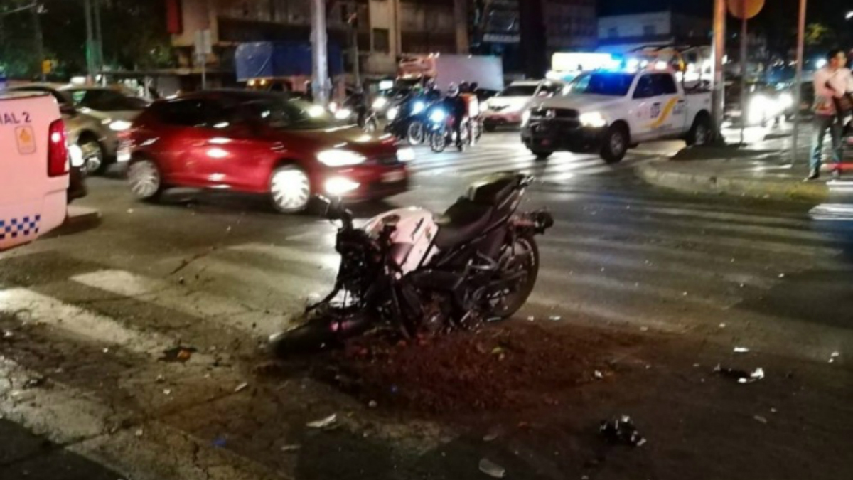 Choca patrulla con motocicleta en Cuauhtémoc