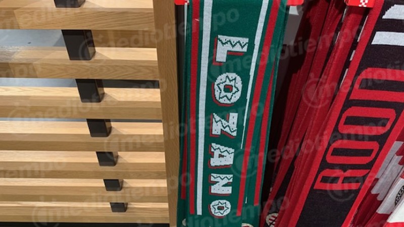 Playera de 'El Chucky' de las más vendidas entre aficionados del PSV - chucky-lozano-tienda-psv