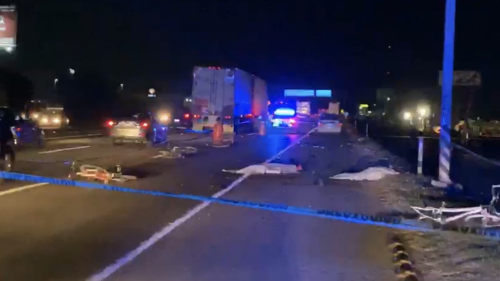 Al menos dos ciclistas muertos tras ser arrollados por camión en la México-Querétaro