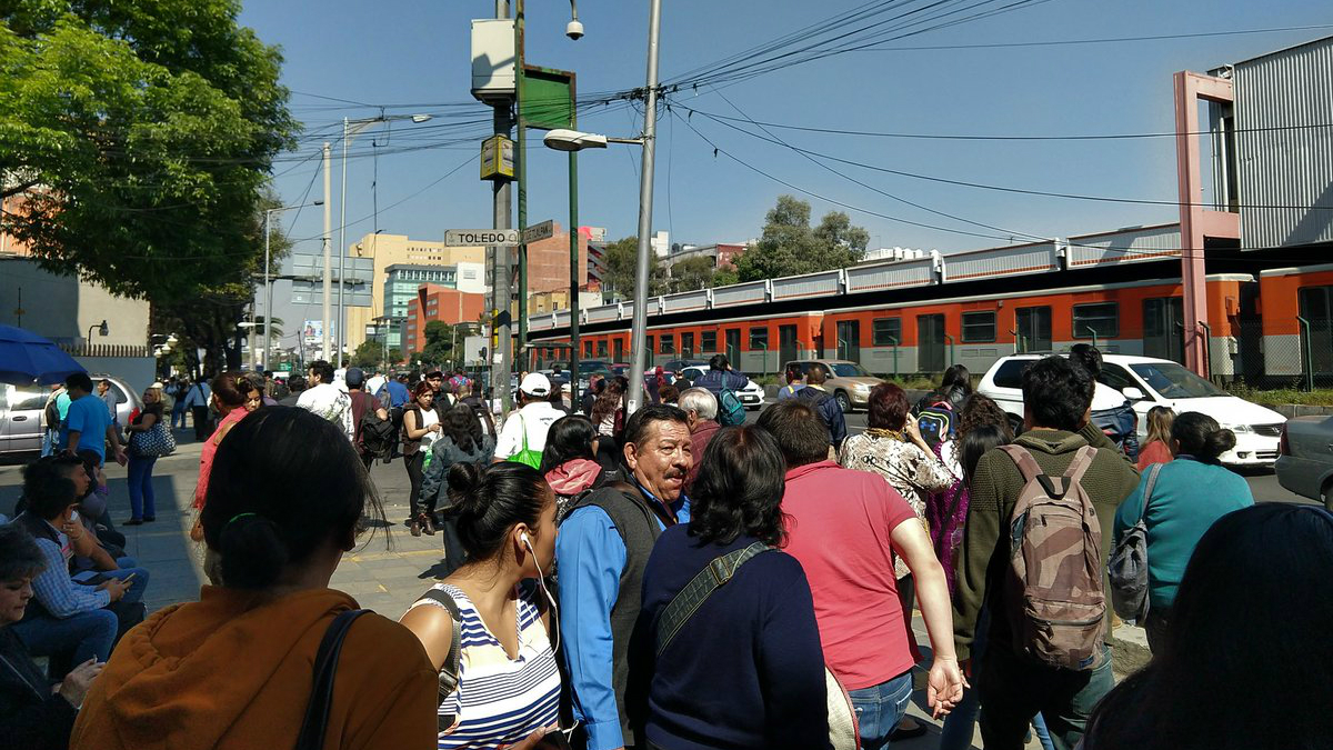 Falla servicio en Línea 2 del Metro