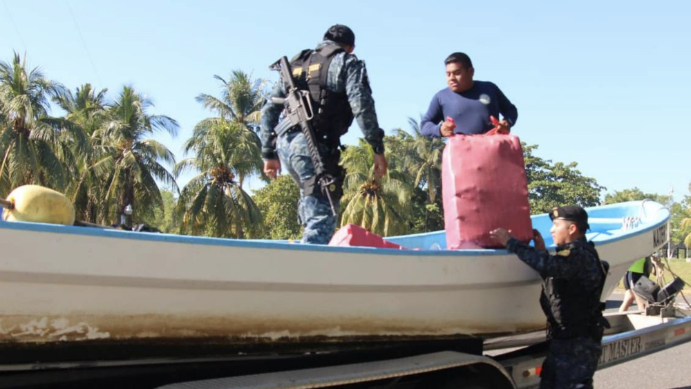 Decomisan media tonelada de cocaína en el Pacífico de Guatemala