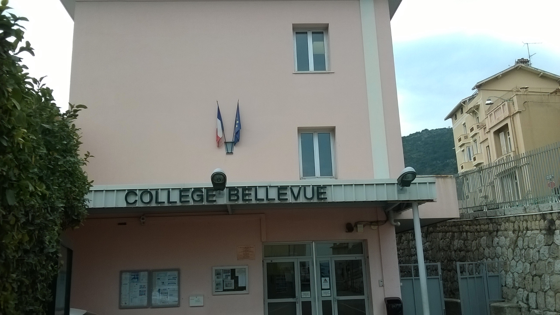 Niño se tira de un puente tras ser castigado en la escuela