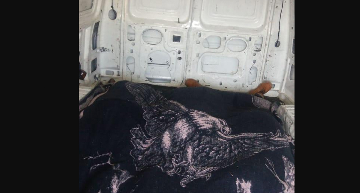 Encuentran tres cuerpos en camioneta en el Estado de México - cuerpos-en-camioneta