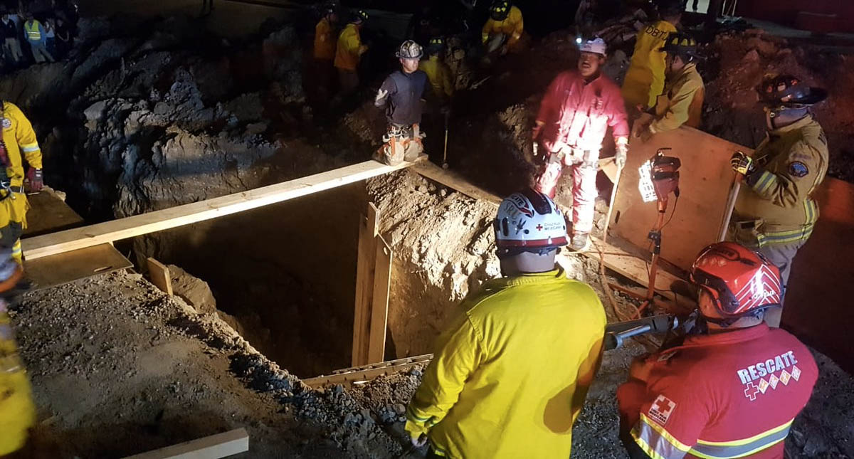 Quedan atrapados dos trabajadores en Tijuana tras derrumbe