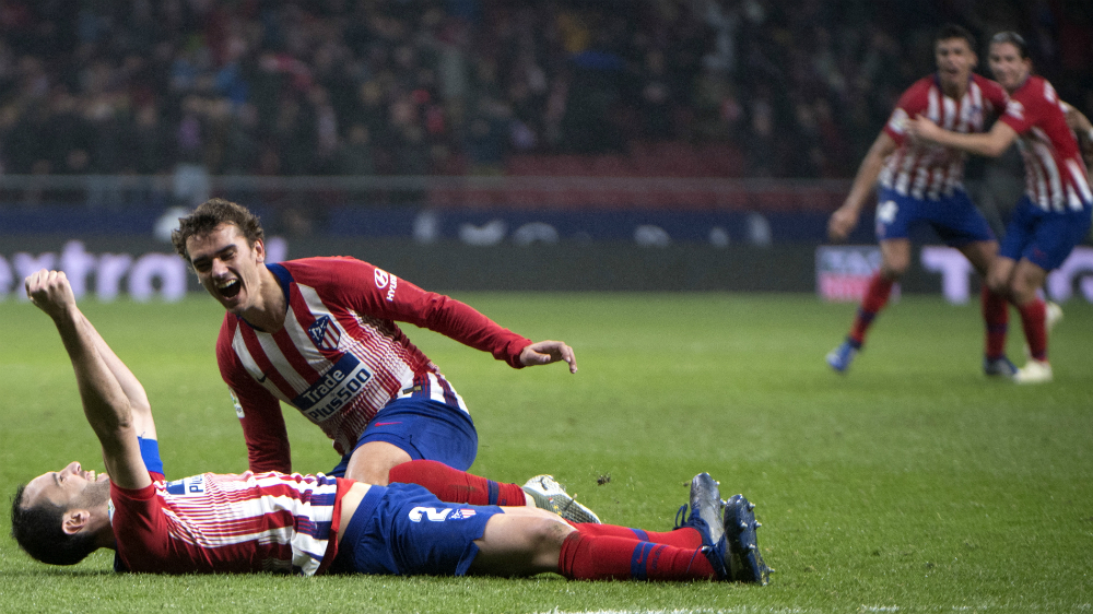 Godín da dramático triunfo a un Atlético que ya es segundo en La Liga