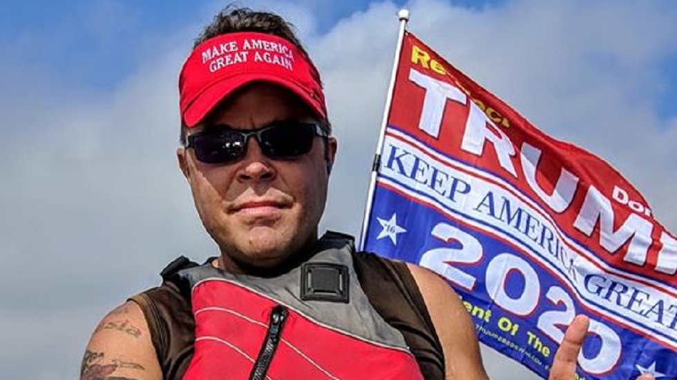 Expulsan de Disney World a exmarín por apoyar a Trump