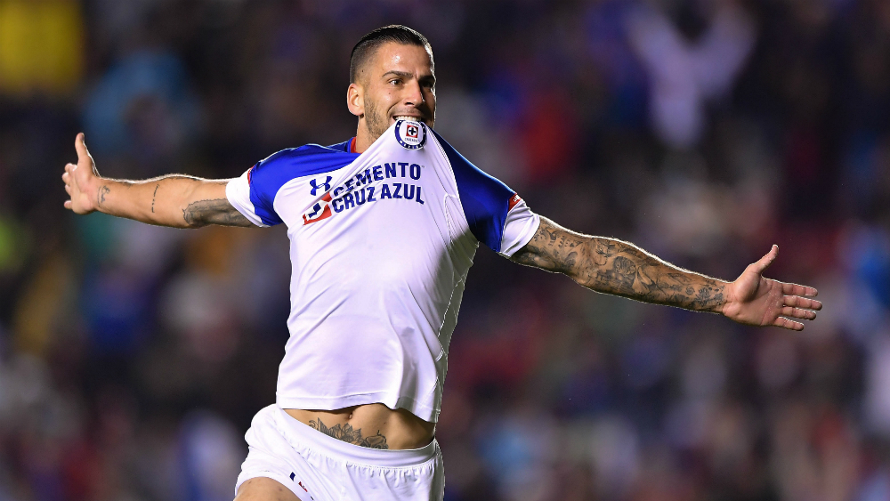 Cruz Azul vence a Querétaro y tiene pie y medio en semifinales Cruz Azul vence a Querétaro y tiene pie y medio en semifinales