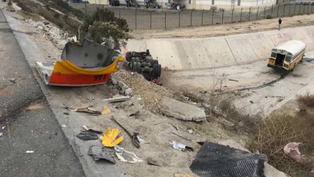 Choque entre camión y autobús deja más de 30 heridos en Tijuana - el-percance-habria-ocurrido-porque-uno-de-los-conductores-iba-durmiendose