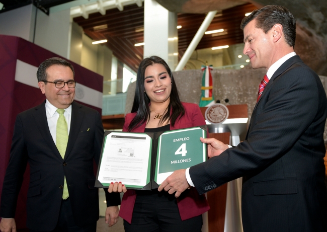 ¿Cuánto ganan las mujeres en México? - empleo-imss-epn