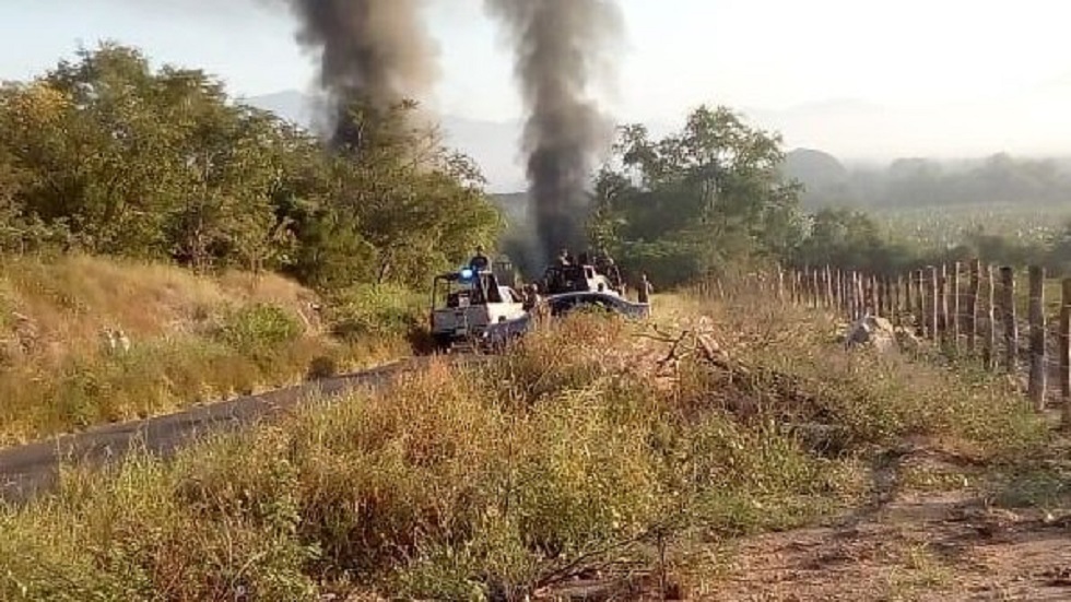 Balacera y bloqueos dejan un muerto en Tomatlán