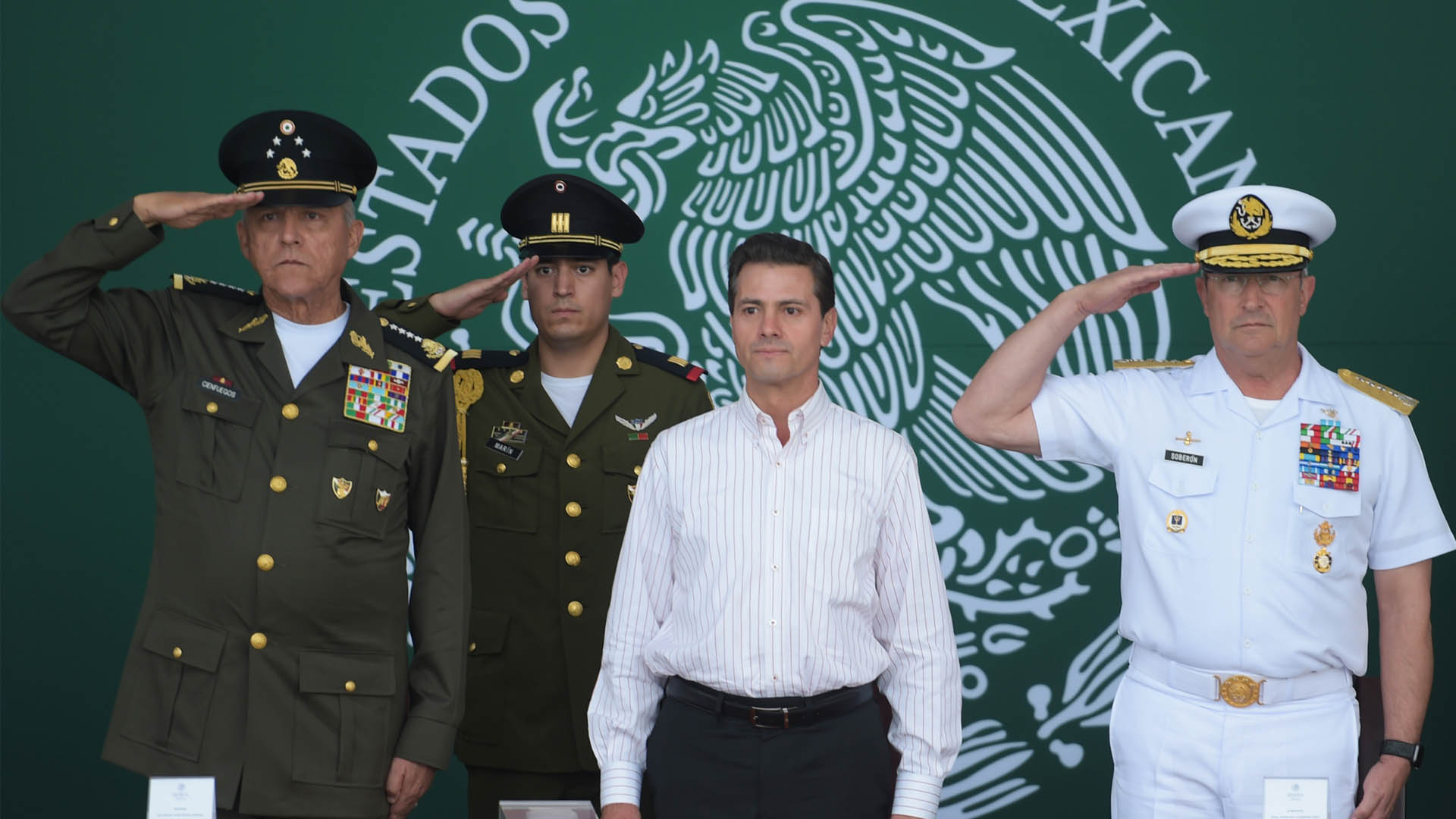 Interferencia de comunicaciones entre narcotraficantes permitió identificar a Salvador Cienfuegos como 'El Padrino' - epn-enrique-pena-nieto-salvador-cienfuegos-epn-3
