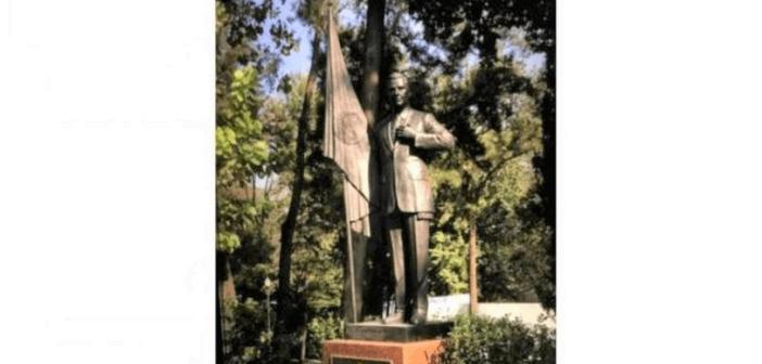 Colocan estatua de Peña Nieto en Los Pinos - estatua-pena-nieto-los-pinos