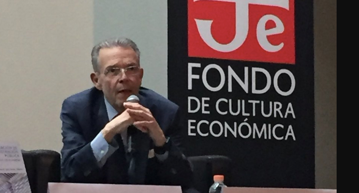 Presenta renuncia director del Fondo de Cultura Económica
