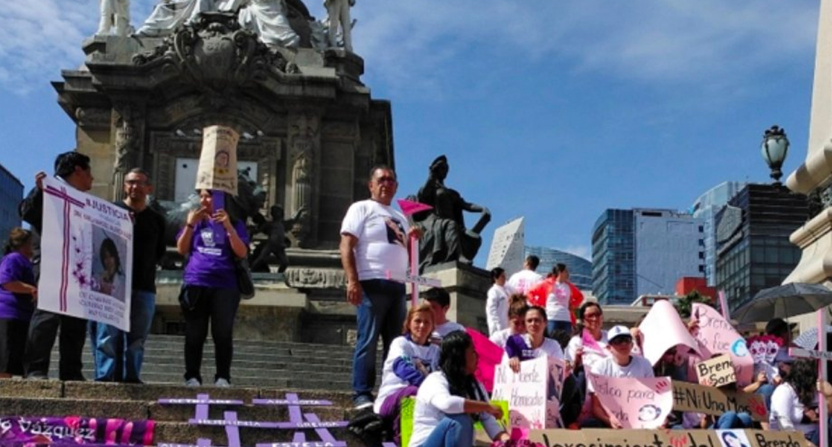 Más de 300 personas exigen frenar ola de feminicidios en México
