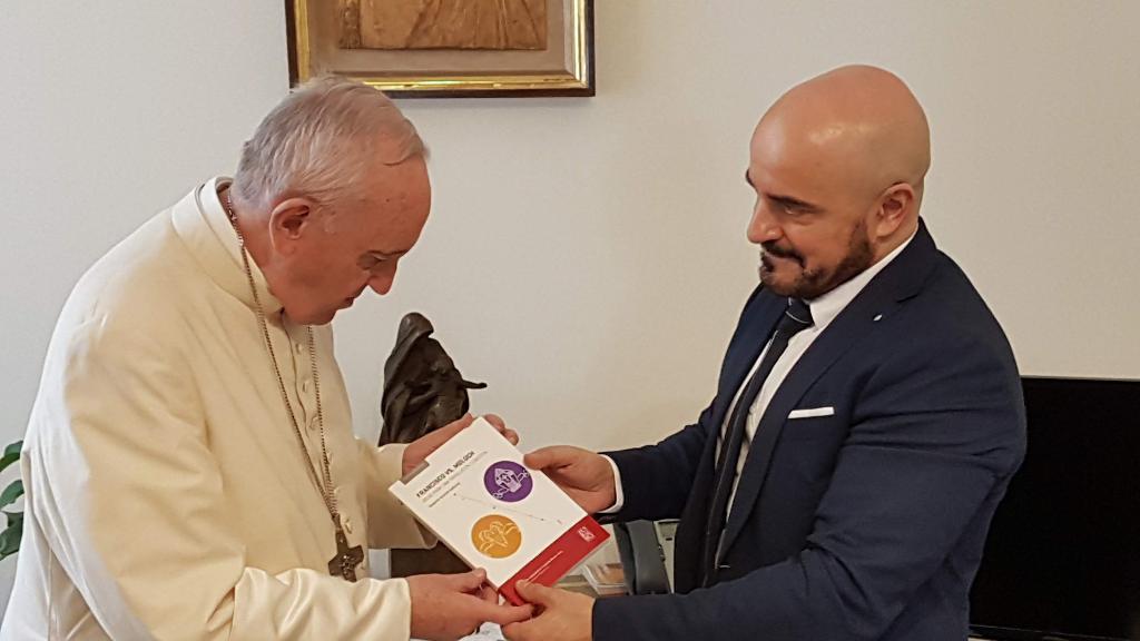 Papa Francisco es la voz que se alza para denunciar crisis terminal - francisco-versus-moloch