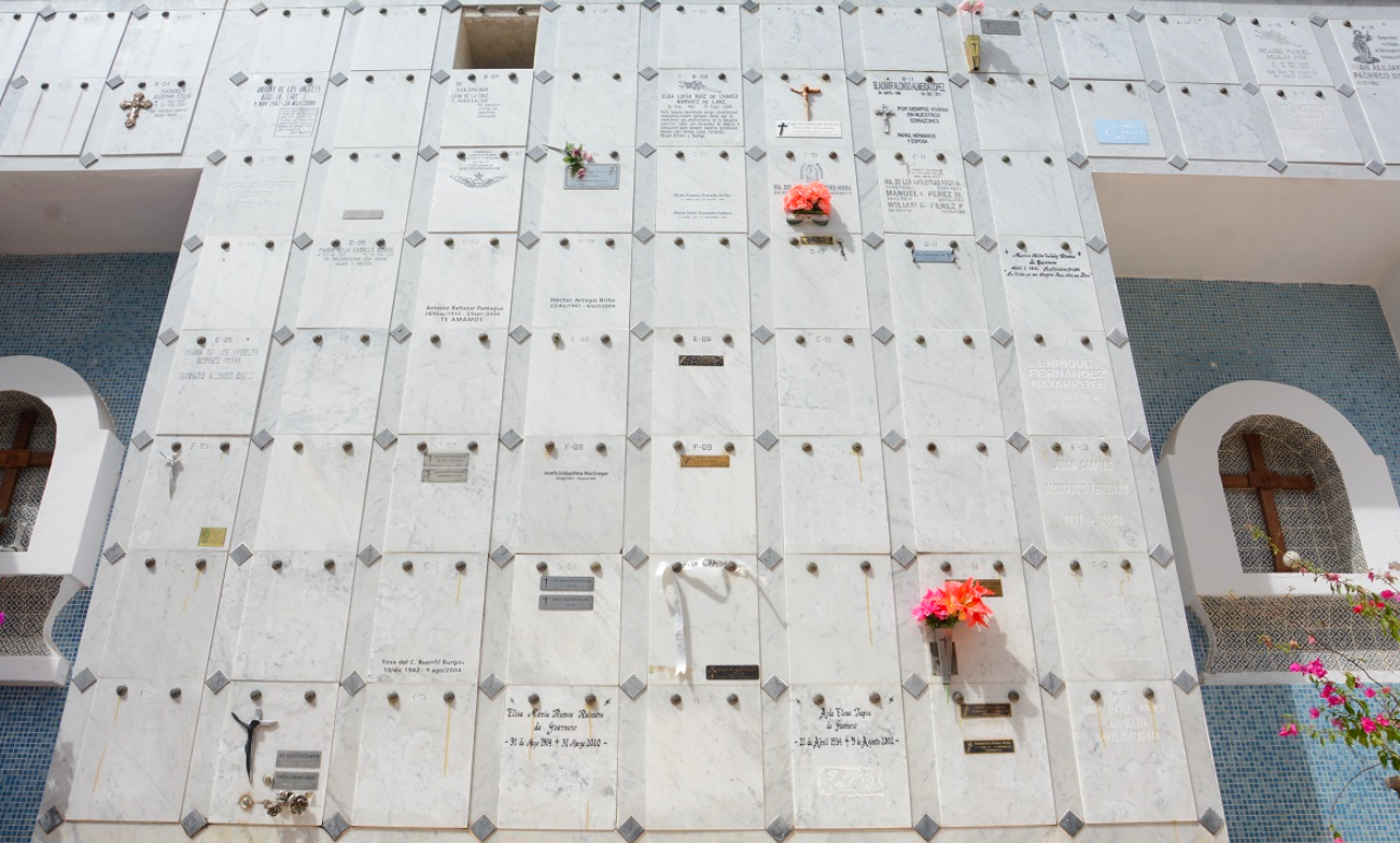 Clausuran funeraria por entregar cenizas con cemento