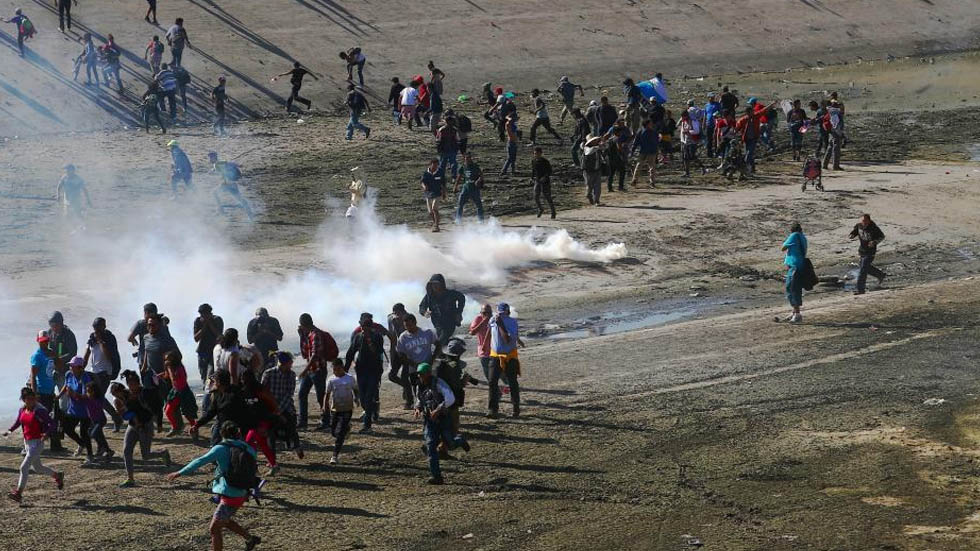 Gas lacrimógeno: usado para controlar disturbios pero prohibido en la guerra