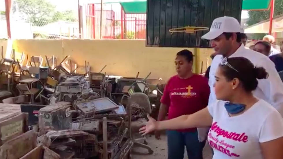 Gobernador de Nayarit supervisa atención a damnificados por Willa