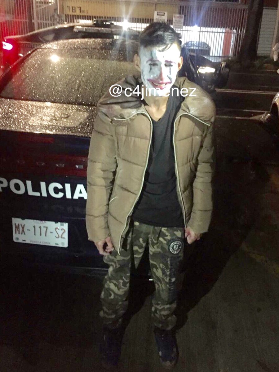 Detienen a sujeto disfrazado de 'El Cuervo' que asaltó a mujer - hombre-disfrazado-delcuervo