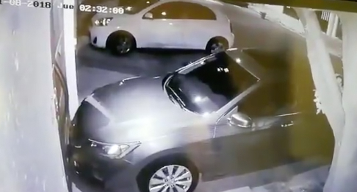 #Video Ladrón pinta cámaras de seguridad para no ser identificado en Jardín Balbuena