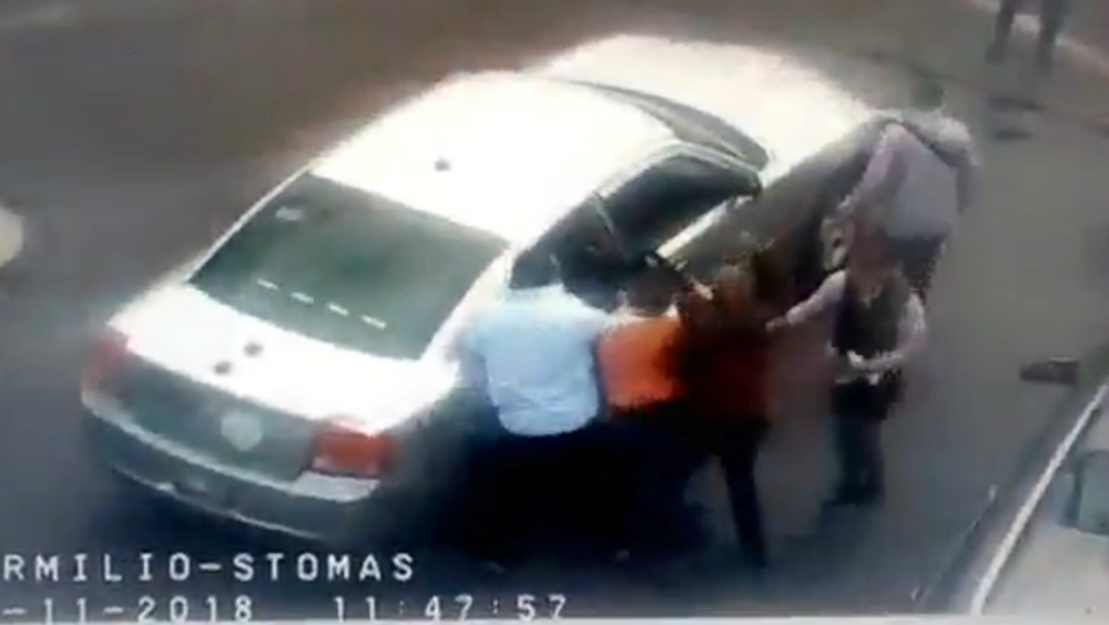 Hombres que agredieron a comensales no son escoltas: Amieva Hombres que agredieron a comensales no son escoltas: Amieva