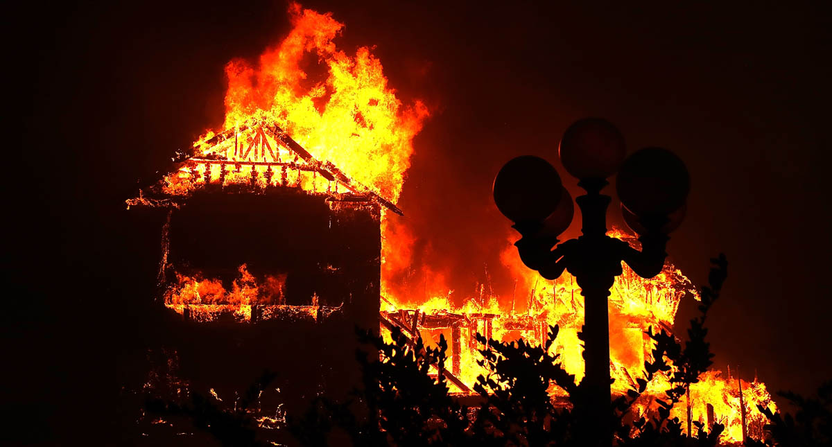 Funcionario de EE.UU. culpa a ambientalistas por incendios en California Funcionario de EE.UU. culpa a ambientalistas por incendios en California