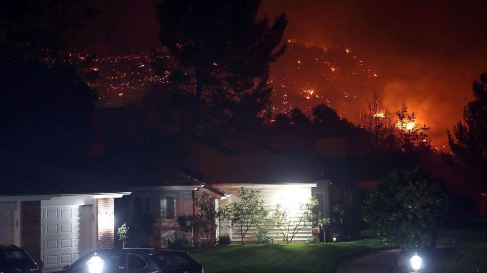 Suman al menos nueve muertos por incendios en California Suman al menos nueve muertos por incendios en California