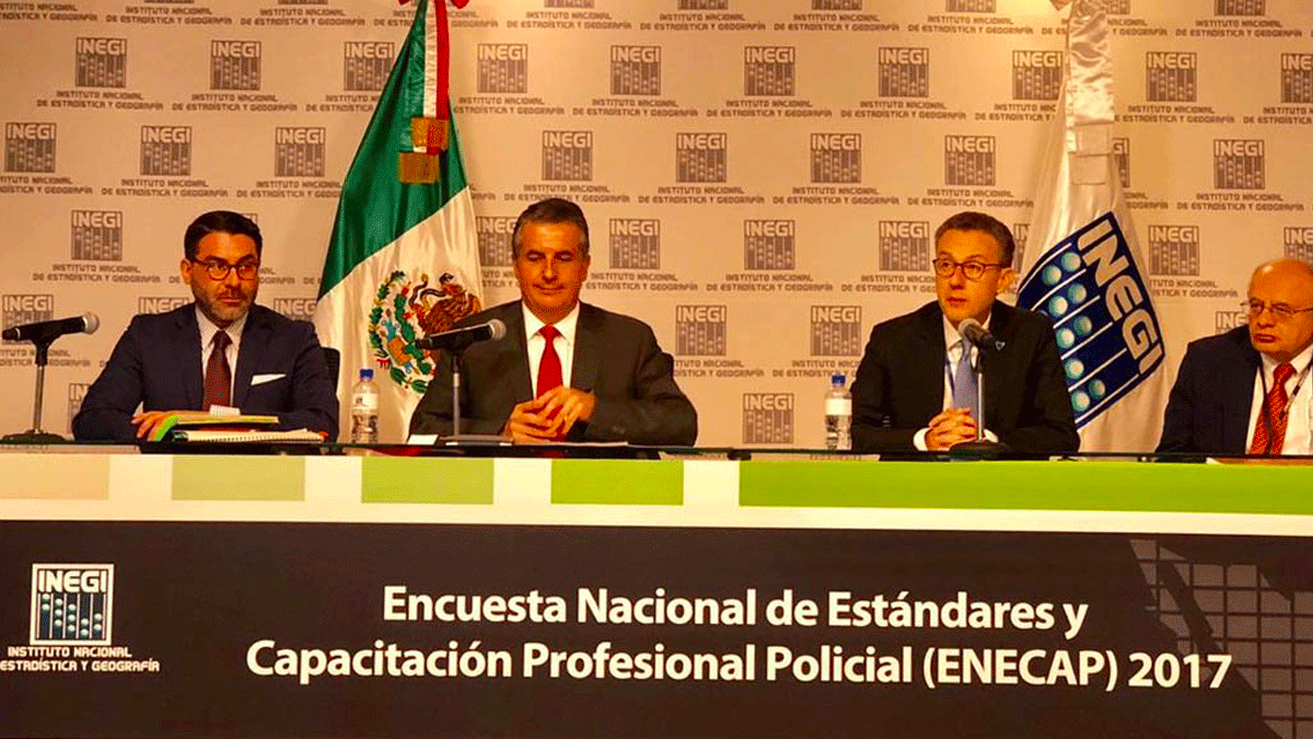 A nivel nacional, 55.1 % de policías cuentan con estudios medio superior A nivel nacional, 55.1 % de policías cuentan con estudios medio superior