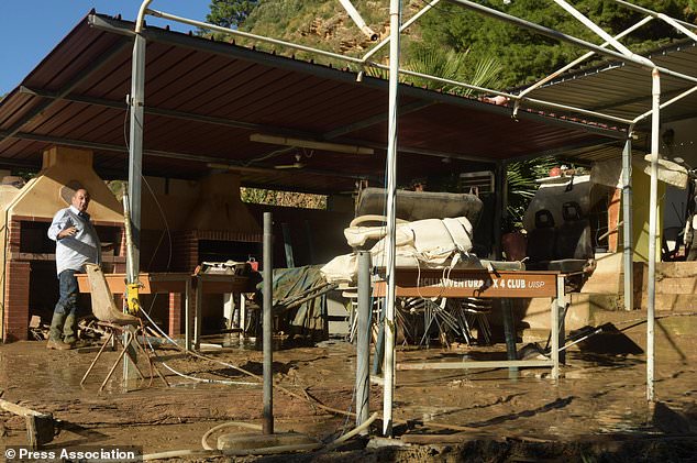 Mueren 12 personas por inundaciones en Sicilia, Italia - inundaciones-italia-muertos